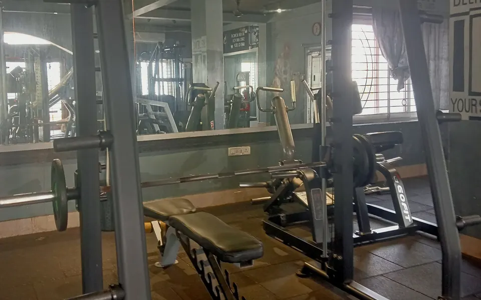 A Smith machine with an adjustable weight bench in a gym